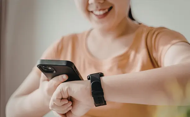 Is Technology Helping or Hurting Our Wellbeing? A Therapist’s Perspective